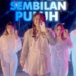 Janna Nick Instagram - Klik Klik Lagi Cun! 📸 Happy gila sebab Janna dah ada #HONOR90 Diamond Silver yang baru ni! Okay ke Janna dance? Jom challenge dance ini! Foto Mod Malam yang hebat, semestinya HONOR 90! Dilengkapi dengan Kamera Penderiaan Super 200MP, membolehkan anda merakam secara bebas dalam cahaya malap! ✨Memang puas hati. @honormalaysia Dapatkan HONOR 90 sekarang hanya dari RM1799* dan menikmati promosi awal iaitu RM150* e-Wallet kredit serta GANJARAN bernilai sehingga RM647*. Tawaran e-Wallet kredit hanya pada 22 July saja tau! Sangat BERBALOI Guys! #HONOR90 #KlikKlikLagiCun #HonorXJannaNick