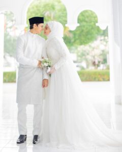 Janna Nick Instagram - Alhamdulillah, You’re my dunya & akhirah. #dinijanna Wedding planner: @ngage_ Nikah Dress : @wanpaofficial @miedy.daniel Makeup : @babarabeer_makeup Hijab stylist: @yumimarina Official Photographer: @amirnaufalphotography Official Videographer : @cstproduction