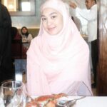 Janna Nick Instagram - So far misha ok tak? #suratdarituhan Rindu 🥹 Pink abaya from @do_buy_abaya