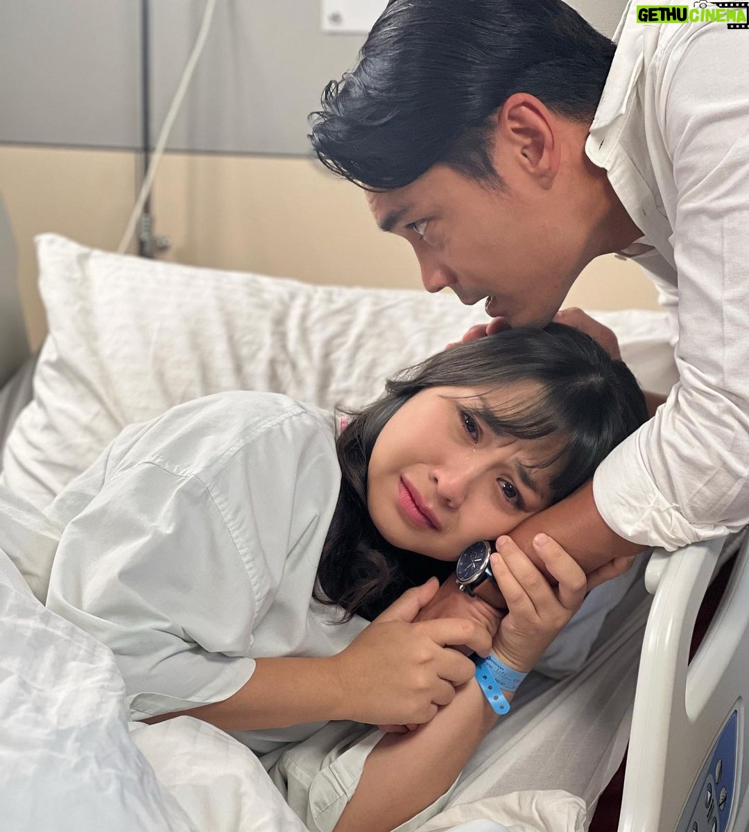 Janna Nick Instagram - “ Ye ke anak I ?” Ayat ni pendek je, Tapi menyakitkan hati. Ingatkan nak share good news.. Tapi lain pulak jadi. Suami macam tu la.. Cepat sangat percaya cakap orang. Bukan cuba nak faham perasaan & hati seorang isteri. Zakuan pun sama babih #bukanputerilindunganbulan