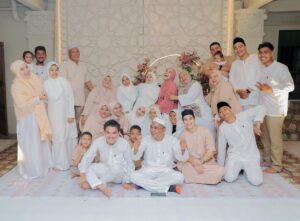 Janna Nick Instagram - ٱلْحَمْدُ لِلَّٰهِ
Genap seminggu perkahwinan kami berdua.

Majlis bacaan yassin & doa selamat serta ceramah daripada Ustaz Wadi Anuar bertajuk “mempimpin isi rumah ke syurga”
Setinggi tinggi penghargaan & jutaan terima kasih buat  @ustazwadiannuar yang kami hormati.

Jemput saksikan #walimatulurusjannadini 9 malam ini exclusive hanya di Astro Ria & Astro Go. 

Event planner : @ngage_ 
Decor : @the_calla 
Photographer: @amirnaufalphotography 
Jubah: @do_buy_abaya