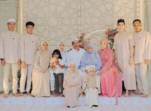 Janna Nick Instagram - ٱلْحَمْدُ لِلَّٰهِ
Genap seminggu perkahwinan kami berdua.

Majlis bacaan yassin & doa selamat serta ceramah daripada Ustaz Wadi Anuar bertajuk “mempimpin isi rumah ke syurga”
Setinggi tinggi penghargaan & jutaan terima kasih buat  @ustazwadiannuar yang kami hormati.

Jemput saksikan #walimatulurusjannadini 9 malam ini exclusive hanya di Astro Ria & Astro Go. 

Event planner : @ngage_ 
Decor : @the_calla 
Photographer: @amirnaufalphotography 
Jubah: @do_buy_abaya