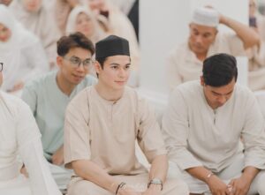 Janna Nick Instagram - ٱلْحَمْدُ لِلَّٰهِ
Genap seminggu perkahwinan kami berdua.

Majlis bacaan yassin & doa selamat serta ceramah daripada Ustaz Wadi Anuar bertajuk “mempimpin isi rumah ke syurga”
Setinggi tinggi penghargaan & jutaan terima kasih buat  @ustazwadiannuar yang kami hormati.

Jemput saksikan #walimatulurusjannadini 9 malam ini exclusive hanya di Astro Ria & Astro Go. 

Event planner : @ngage_ 
Decor : @the_calla 
Photographer: @amirnaufalphotography 
Jubah: @do_buy_abaya