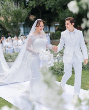 Janna Nick Instagram - You’re my dream come true 🕊️ 

“Jangan tukar jadi mimpi buruk pulak.
Belasah kang!” - @dini.janna 

Wedding planner : @ngage_ 
Wedding decor : @the_calla 
Makeup : @babarabeer_makeup 
Stylist & hairstylist : @miedy.daniel 
Designer : @wanpaofficial 
Official photographer: @amirnaufalphotography 
Official videographer: @cstproduction 

Special thanks to @diptyque @kensapothecary . No elegance is possible without the candle.

#walimatulurusjannadini