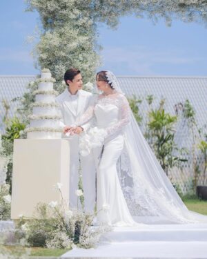 Janna Nick Instagram - You’re my dream come true 🕊️ 

“Jangan tukar jadi mimpi buruk pulak.
Belasah kang!” - @dini.janna 

Wedding planner : @ngage_ 
Wedding decor : @the_calla 
Makeup : @babarabeer_makeup 
Stylist & hairstylist : @miedy.daniel 
Designer : @wanpaofficial 
Official photographer: @amirnaufalphotography 
Official videographer: @cstproduction 

Special thanks to @diptyque @kensapothecary . No elegance is possible without the candle.

#walimatulurusjannadini