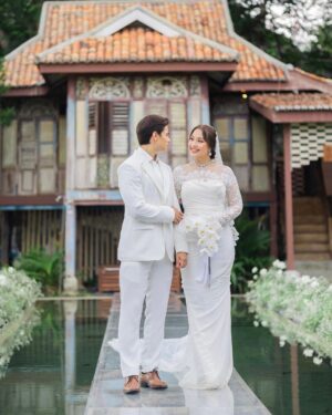 Janna Nick Instagram - You’re my dream come true 🕊️ 

“Jangan tukar jadi mimpi buruk pulak.
Belasah kang!” - @dini.janna 

Wedding planner : @ngage_ 
Wedding decor : @the_calla 
Makeup : @babarabeer_makeup 
Stylist & hairstylist : @miedy.daniel 
Designer : @wanpaofficial 
Official photographer: @amirnaufalphotography 
Official videographer: @cstproduction 

Special thanks to @diptyque @kensapothecary . No elegance is possible without the candle.

#walimatulurusjannadini