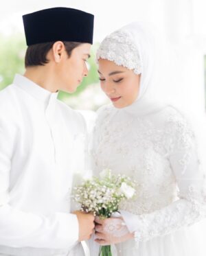 Janna Nick Instagram - Alhamdulillah,
You’re my dunya & akhirah.
#dinijanna

Wedding planner: @ngage_ 
Nikah Dress : @wanpaofficial @miedy.daniel 
Makeup : @babarabeer_makeup 
Hijab stylist: @yumimarina 
Official Photographer: @amirnaufalphotography 
Official Videographer : @cstproduction