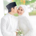 Janna Nick Instagram - Alhamdulillah, You’re my dunya & akhirah. #dinijanna Wedding planner: @ngage_ Nikah Dress : @wanpaofficial @miedy.daniel Makeup : @babarabeer_makeup Hijab stylist: @yumimarina Official Photographer: @amirnaufalphotography Official Videographer : @cstproduction