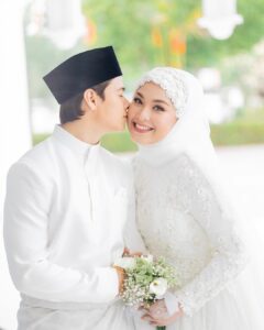 Janna Nick Instagram - Alhamdulillah, You’re my dunya & akhirah. #dinijanna Wedding planner: @ngage_ Nikah Dress : @wanpaofficial @miedy.daniel Makeup : @babarabeer_makeup Hijab stylist: @yumimarina Official Photographer: @amirnaufalphotography Official Videographer : @cstproduction