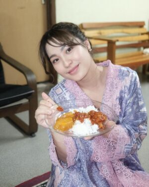 Janna Nick Instagram - Paling favorite ayam masak merah Tok Minah.

Apa makanan favorite yang Nenek korang masakkan?
