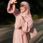 Janna Nick Instagram - Sempat luangkan masa bersama kawan kawan. Berbuka bersama di majlis pelancaran product baru @mawarashid Jubah @do_buy_abaya 💐