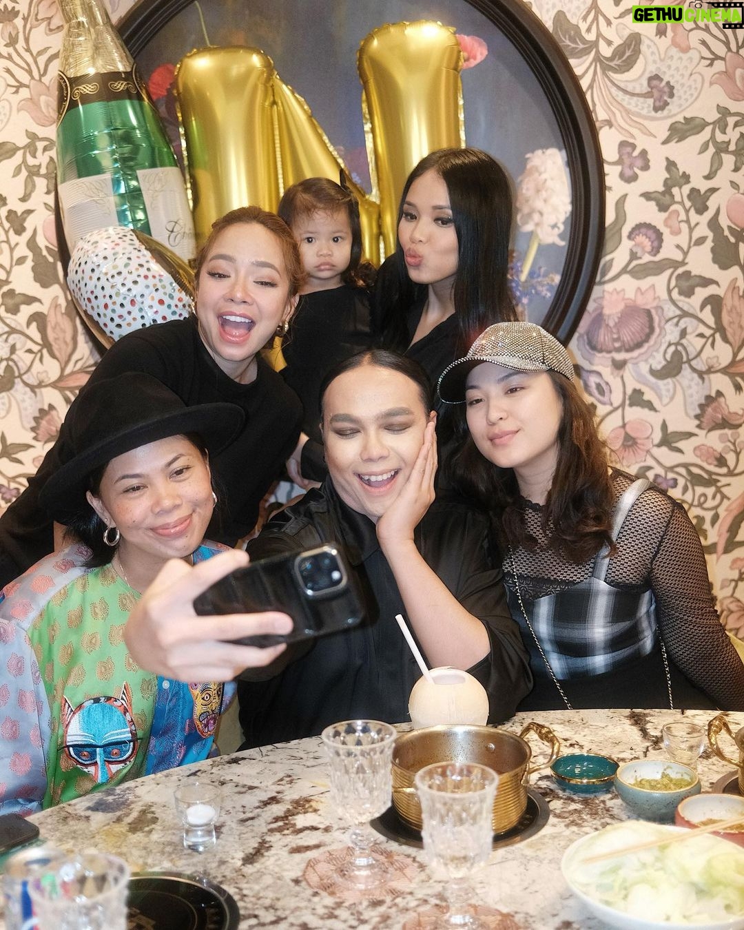 Janna Nick Instagram - Last gather before ramadan ❤️ Happy belated birthday @niesakhalil Yang paling bising & riuh. Semoga terus happy & kaya raya. Thanks @ainedruce bawak Mirul hiburkan kitaorang hahahahahha. Also to the cutest & sweetest soul @noradanish , thanks for joining & insist to tong tong. Also stylist yang kitaorang semua sayang @miedy.daniel . Gambar ok tak? Also thanks @rasanyasteamboat for the best service. Definitely will come again