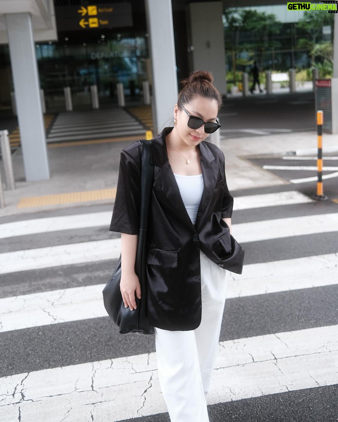 Janna Nick Instagram - touch down SINGAPORE πΈπ¬ Tak sabar nak jumpa 9 malam ni di Singapore Expo @megaxpress