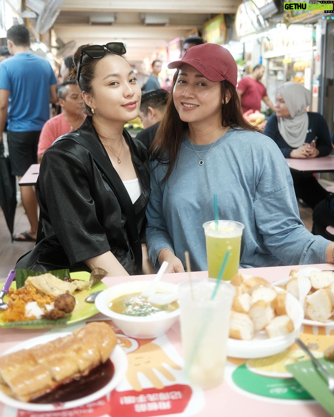 Janna Nick Instagram - touch down SINGAPORE πΈπ¬ Tak sabar nak jumpa 9 malam ni di Singapore Expo @megaxpress