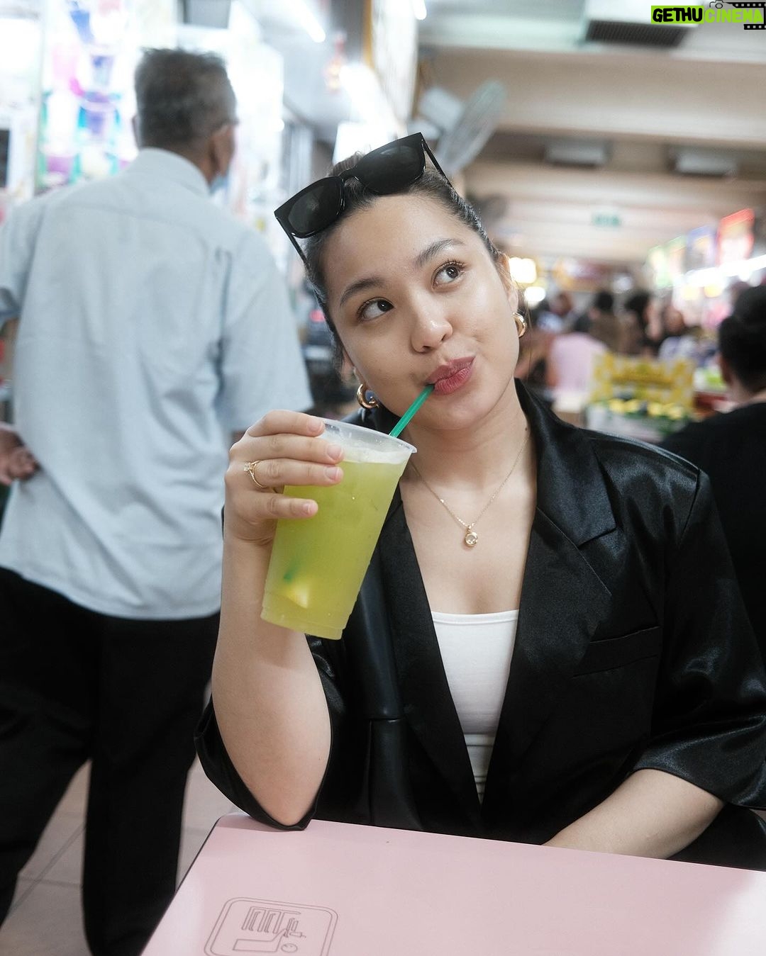Janna Nick Instagram - touch down SINGAPORE πΈπ¬ Tak sabar nak jumpa 9 malam ni di Singapore Expo @megaxpress