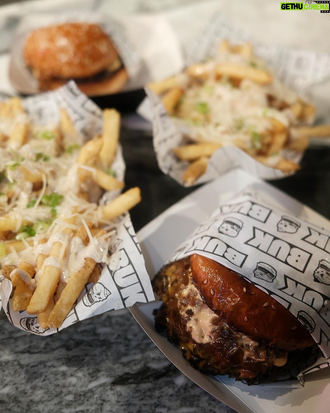Janna Nick Instagram - 1. Must try burger in Camden market @buk.burger 10/10 ( truffle fries dia 100/10 ) 2. Beli siap @shazans_food dekat tesco. Balik masuk oven je. 3. @mrschewschinesekitchen dekat food court @westfieldlondon London, United Kingdom