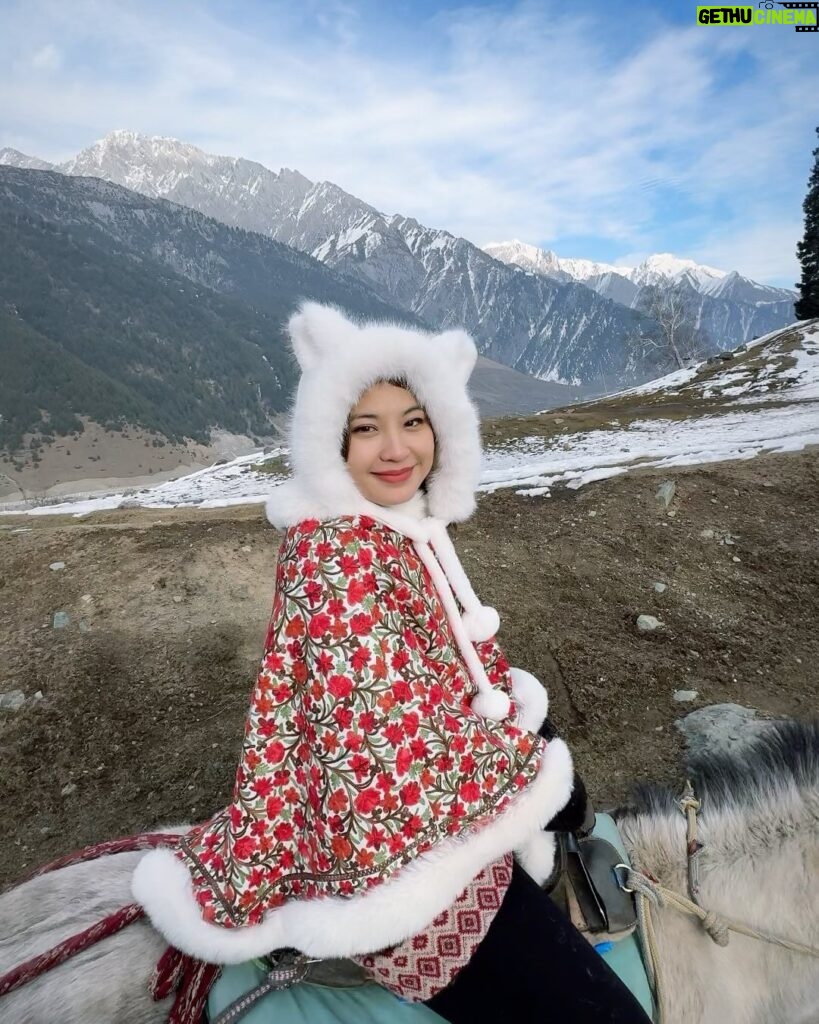 Janna Nick Instagram - Dhal Lake, Kashmir 📍 Apa harapan korang untuk tahun 2024? Nak baca…. 🤍 #romantikaJannaDini 1 January 2024 Di Astro Ria 9 malam @flyairasia #flyairasia