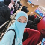 Janna Nick Instagram - 1. What I ate today ( Al Tazaj Fakieh BBQ Chicken ) 2. Lambat tak dapat masuk dalam masjid 3. Tunggu Dini 4. Best jubah from @needleworkskl 5. Jumpa dah dini 6. Ajak pergi al-baik 7. Jenuh dah 2 hari beratur..tak dapat jugak ayam. Bye Mecca, Saudi Arabia