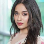 Jannat Zubair Rahmani Instagram - Banke titli dil uda uda uda hai 🦋 Wearing @lavanyathelabel