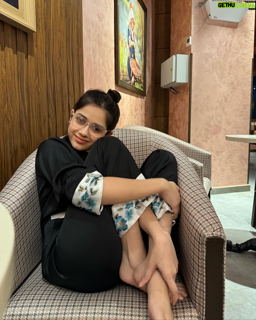 Jannat Zubair Rahmani Instagram - November dump 🌊🌊