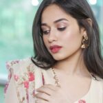 Jannat Zubair Rahmani Instagram - Banke titli dil uda uda uda hai 🦋 Wearing @lavanyathelabel