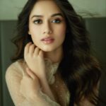 Jannat Zubair Rahmani Instagram - 💫💫💫💫💫 @rohanshrestha Makeup: @stacygomes Assisted by: @remtygarg_makeupartistry Styling: @namitaaalexander Styling Team: @___rakshitasharma Hair: @hairstylist_madhav2.0 📍 @novotelmumbaiairport
