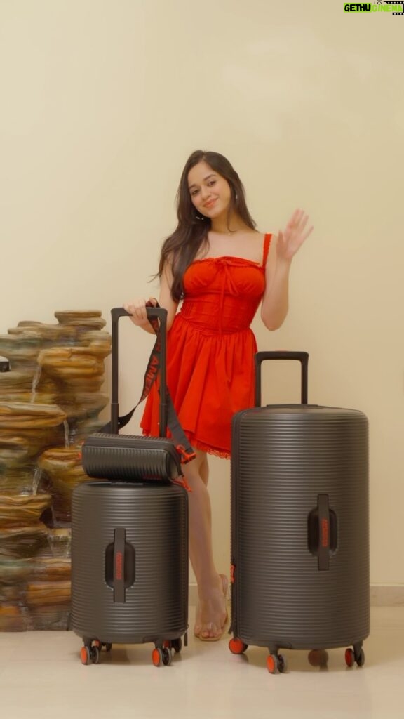 Jannat Zubair Rahmani Instagram - Dropping some serious travel style vibes with the new Rollio collection by American Tourister!🤩 Make your journey ultra stylish with these super cool bags. 🤌✈️ Are you ready to slay every adventure in style with American Tourister? Cuz, I sure am!💃 #OwnTheRoll #Rollio #AmericanTouristerIndia