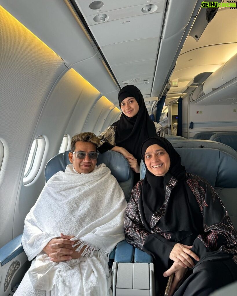 Jannat Zubair Rahmani Instagram - Going to perform our second umrah in the very first month of the year 🤲🏻 Alhumdulillah for everything Thank you @cosmictours for looking after us.