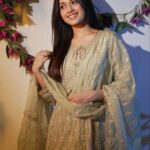 Jannat Zubair Rahmani Instagram - Heeriye 🤍 Wearing @shopmulmul