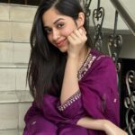 Jannat Zubair Rahmani Instagram - 💜💜💜 Wearing @gulabi_dori