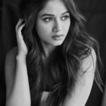 Jannat Zubair Rahmani Instagram - Entering my soft girl era 🤍 @rohanshrestha Makeup: @stacygomes Assisted by: @remtygarg_makeupartistry Styling: @namitaaalexander Styling Team: @___rakshitasharma Hair: @hairstylist_madhav2.0 #whiteTseries