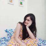 Jannatul Ferdous Oishee Instagram - "তুমি চাইয়া দেখো আমার কাছে কি দেই তোমায় ফুল চাইলে ঘুম পাড়াবো ফুলের বিছানায়"