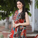 Jannatul Ferdous Oishee Instagram - Once you're on the stage where your courage for which you struggled so much, builds the passion in you, you've probably won more battles than what the world has seen. Wearing @meherofficials