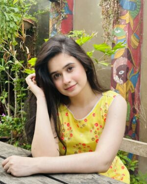 Jannatul Ferdous Oishee Instagram - When the world is so dark for you, the sky falls right on you, know it will lift back up....taking you.

PC: @fardin_bayezid_production