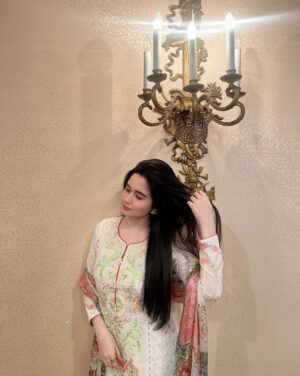 Jannatul Ferdous Oishee Instagram - Ending up the day with gratitude in heart and love for all. Thanks to all the audience who made the first show of my film "Adam" houseful and also my Eid special. Eid Mubarak ❤️.