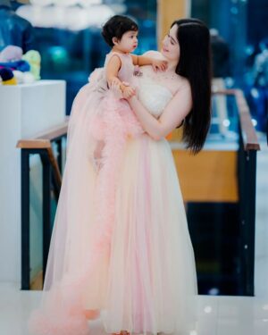 Jannatul Ferdous Oishee Instagram - My angel, you are the most beautiful thing in the world to me.
MashaAllah, Alhamdulillah. 
#niece

Baby's outfit by @meherofficials
My outfit by @fardin_bayezid_production