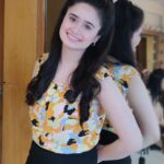 Jannatul Ferdous Oishee Instagram - Let's keep it simple 😉 PC: @rumman_rashid_khan