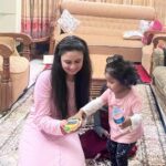 Jannatul Ferdous Oishee Instagram - With my baby sister 🌸