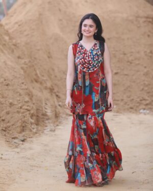 Jannatul Ferdous Oishee Instagram - Once you're on the stage where your courage for which you struggled so much, builds the passion in you, you've probably won more battles than what the world has seen.

Wearing @meherofficials