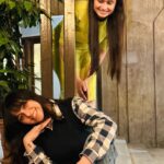 Jannatul Ferdous Oishee Instagram - কাঠগোলাপের সাদার মায়া মিশিয়ে দিয়ে ভাবি আবছা নীল তোমার লাগে ভালো