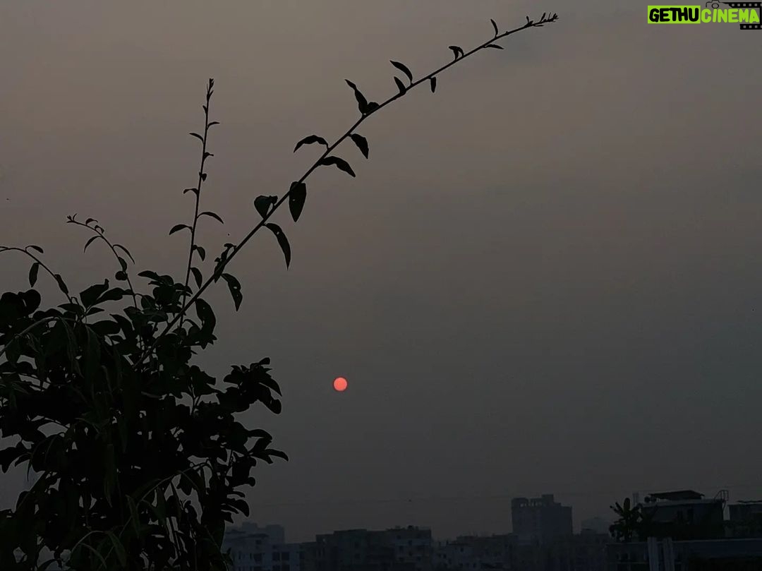 Jannatul Ferdous Oishee Instagram - শুভ সকাল🌞। এটা কিন্তু সন্ধ্যার চাঁদ নয়! এটা সূর্য, ভোরের সূর্য। আমি বলি হাঁসের ডিমের কুসুম।