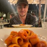 Jannik Schümann Instagram - When shooting in Rome … 🍝🍷🛵 Danke für eine Top-Quote von 5,34Mio Zuschauer:innen für DIE DIPLOMATIN -VERMISST IN ROM. 🫶🏼 Ciao, Nikolaus Tanz 🤍