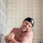 Jannik Schümann Instagram – Bisschen Action zur Adventszeit? @adventschallenger 🎅🏼🎁💩

#höhöhö #xmas #adventskalender #challenges #freunde #friends