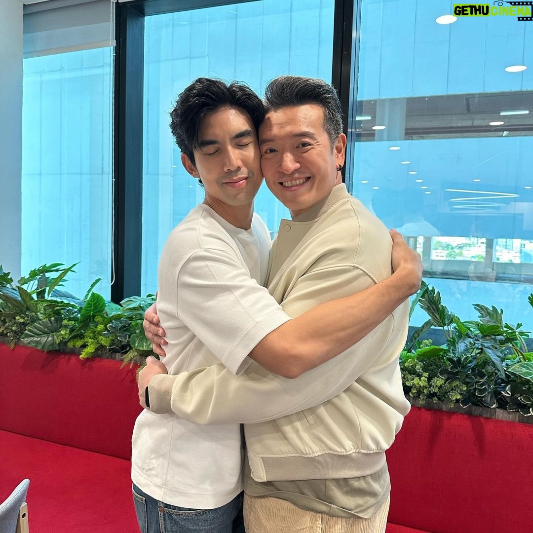 Jarinporn Joonkiat Instagram - น้องขออนุญาติหลวงพี่เต๋อ โปรโมทละครนะคะ 😅🙏🏻 เปิด @primevideoth ดูคุณขิง #มือปราบกระทะรั่ว ได้แล้วน้า ดูรวดเดียวจบได้เลย! ♥️🫶🏻 / รูปสุดท้ายมันมีอะไรแปลกๆอยู่เนอะ 😆