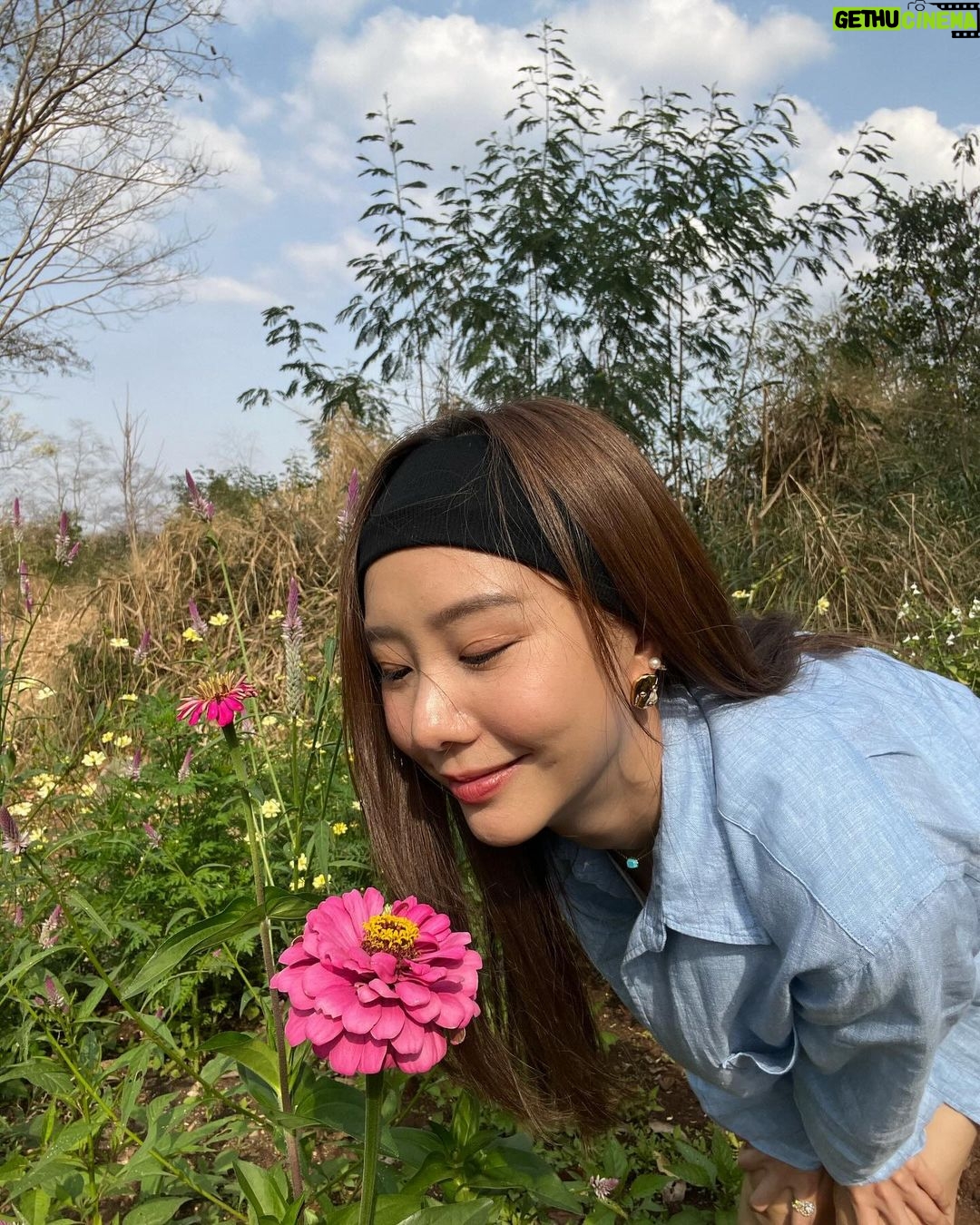 Jarinporn Joonkiat Instagram - 🖤 drive 🔋 ไปเที่ยวมั้ยเดี๋ยวไปรับ 😋