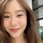 Jarinporn Joonkiat Instagram - Happy birthday to me! 🎂 วันเกิดปีนี้ เต้ยตั้งใจจะมาบริจาค อวัยวะ แหละ เพราะเมื่อปลายปีที่ผ่านมา คุณพ่อของเต้ยโชคดีได้ปลูกถ่ายไต ก็คือได้เปลี่ยนไตใหม่ จากผู้ที่แสดงความจำนงบริจาคอวัยวะ ต้องขอบคุณ ‘คุณคนใจดี’ เมื่อตอนมีที่เค้ายังมีชีวิตอยู่เค้าได้บริจาคอวัยวะเอาไว้ และแมชกับ คุณพ่อของเต้ยพอดีเลย 🙏🏻💘 แต่ที่มากกว่านั้นคือ คุณคนใจดี ได้บริจาคให้กับคุณลุงอีกคนด้วยเช่นกัน เท่ากับ ได้เปลี่ยนไต 2 คนเลย จากการบริจาคอวัยวะของคุณคนใจดี แค่คนเดียว ♥️ เต้ยเลยตั้งใจมากๆ ตั้งแต่วันที่พ่อได้เปลี่ยนไตว่า เต้ยจะมาบริจาคอวัยวะ เพราะพอเราเสียชีวิตไป เราเอาอะไรไปไม่ได้เลยจริงๆ แต่อวัยวะของเราอาจจะสามารถ ช่วย หรือต่อชีวิตให้ใครได้อีก มันสำคัญจริงๆนะ 😊 ยื่นความจำนงกันได้นะ ลงออนไลน์ก็ได้ อันนี้ไม่ได้รับการติดต่อจากทางสภากาชาดแต่อย่างใด ตั้งใจจะลงเอง เพราะเห็นความสำคัญของการบริจาคอวัยวะมากๆจริงๆ 🫶🏻
