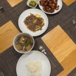 Jarinporn Joonkiat Instagram - เมื่อเพื่อนร่วมทริป Niseko ของคุณ รักอาหารไทยเป็นที่สุด ไม่กินปลาดิบถึง 2คน และ มี skill แม่บ้านสูง / สาบานว่าไปเที่ยวญี่ปุ่นมา จริงๆ