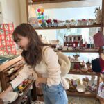 Jarinporn Joonkiat Instagram - First day of the year with my family and my new fluffy @prada bag and strawberry parfait 🍧🍦 love maqq 💌