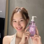 Jarinporn Joonkiat Instagram - ล้างเมคอัพแบบถนอมผิวกัน แค่นวด ด้วนคลีนซิ่งตัวแรกจากบิโอเร *made in Japan* เมคอัพหายวับ แถมได้ฟีลนวดบำรุง เตรียมผิวก่อนลง skincare ด้วย 👉🏻 Biore Cleansing Oil 💖