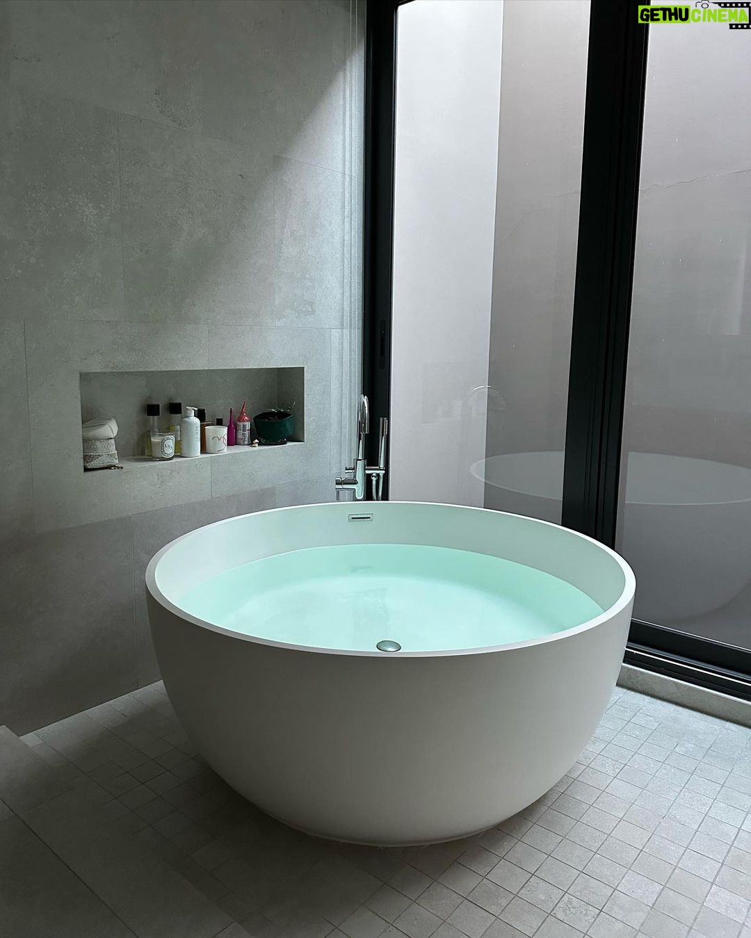 Jarinporn Joonkiat Instagram - Photo buffet 🛀🏻